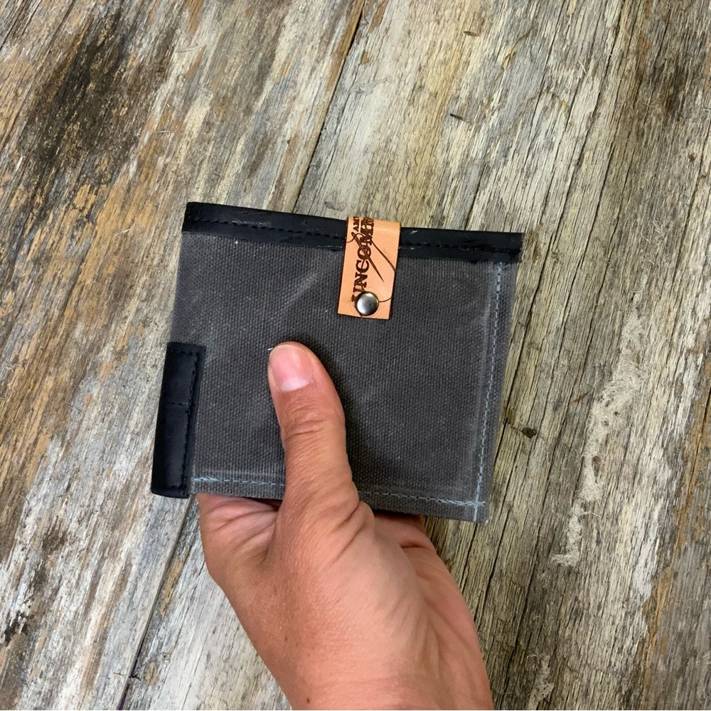 Men’s waxed canvas bifold wallet || cork fabric pockets